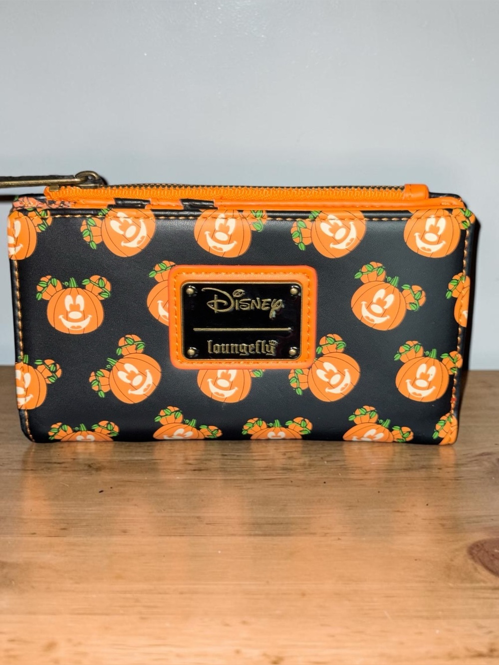 DISNEY MICKEY-O-LANTERN GLOW IN THE DARK  WALLET